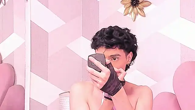 KylieMonnett online show from May 17, 2:20 am