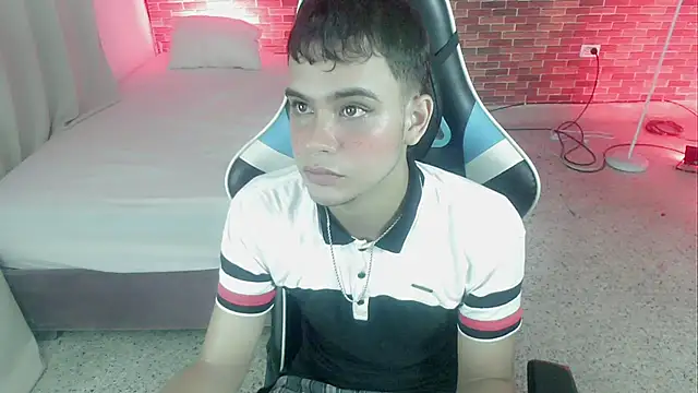 Snapshot of zacariasss_ chatting on September 20, 7:31 am zacariasss online show from September 20, 7:31 am