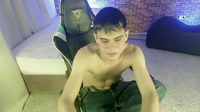 Snapshot of zacariasss_ chatting on October 3, 3:36 am zacariasss online show from October 3, 3:36 am