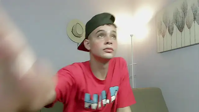 Snapshot of zacariasss_ chatting on October 20, 3:51 am zacariasss online show from October 20, 3:51 am