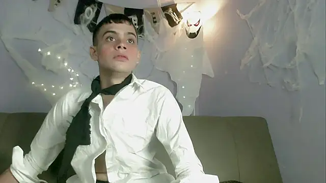 Snapshot of zacariasss_ chatting on October 26, 3:45 am zacariasss online show from October 26, 3:45 am