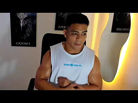 Snapshot of Andrew_wolf7 chatting on December 14, 11:34 pm Andrew wolf7 online show from December 14, 11:34 pm