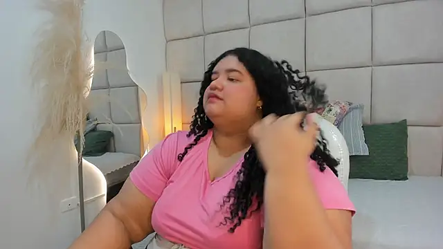 Miley Collins online show from December 3, 7:56 pm