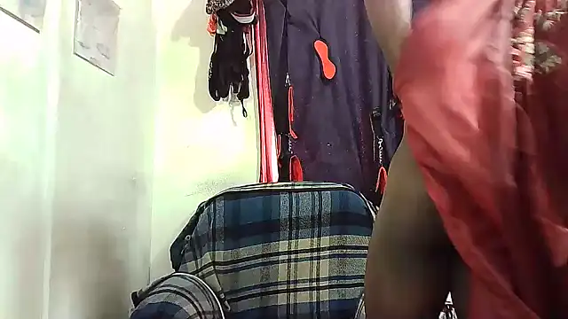 Snapshot of yezz3011 chatting on December 16, 4:45 pm yezz3011 online show from December 16, 4:45 pm