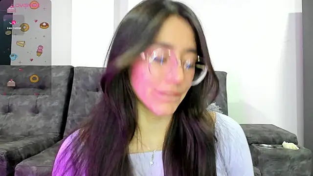 Snapshot of emmadiaz1 chatting on January 18, 12:02 am emmadiaz1 online show from January 18, 12:02 am