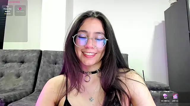 Snapshot of emmadiaz1 chatting on December 1, 4:17 am emmadiaz1 online show from December 1, 4:17 am