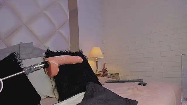 Snapshot of KimRoussee chatting on February 12, 6:51 am KimRoussee online show from February 12, 6:51 am