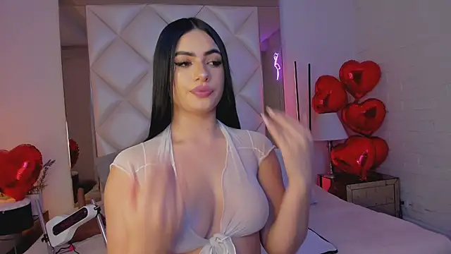 Snapshot of KimRoussee chatting on February 15, 8:11 am KimRoussee online show from February 15, 8:11 am