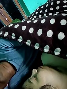 Snapshot of Lustyful_Couple chatting on December 17, 11:27 pm Lustyful Couple online show from December 17, 11:27 pm