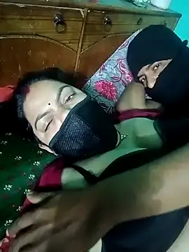 Snapshot of Lustyful_Couple chatting on January 23, 10:01 pm Lustyful Couple online show from January 23, 10:01 pm