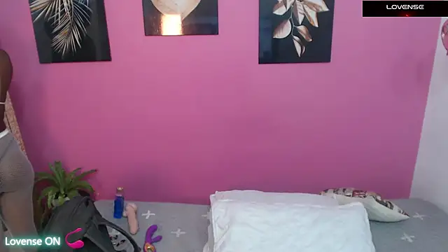 petitelittleebony online show from March 9, 1:04 pm