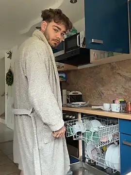 JuNIs  online show from October 20, 9:54 am