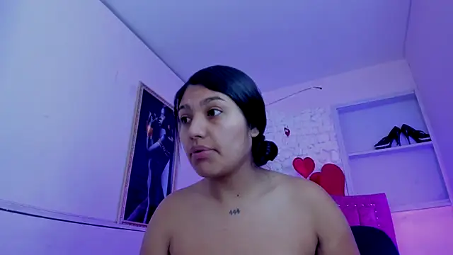 SarahStones online show from October 8, 10:35 am