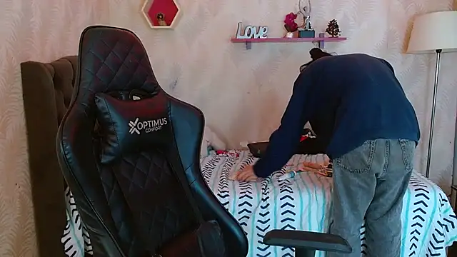 andy bell x online show from September 13, 5:40 am