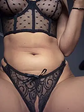 Snapshot of MobiLiveShow chatting on February 20, 12:30 am MobiLiveShow online show from February 20, 12:30 am