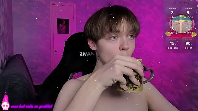 Snapshot of charonbaby1 chatting on December 15, 8:36 pm charonbaby1 online show from December 15, 8:36 pm