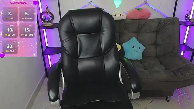 littlevixen18 online show from December 23, 8:36 pm