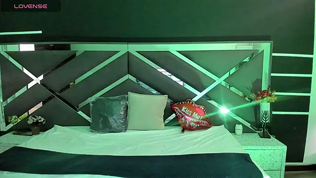 Snapshot of SexyNaf chatting on October 8, 7:22 pm SexyNaf online show from October 8, 7:22 pm