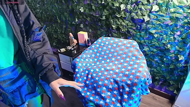 Snapshot of SexyNaf chatting on November 25, 7:25 pm SexyNaf online show from November 25, 7:25 pm