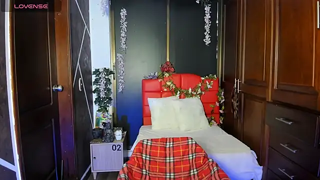 Snapshot of SexyNaf chatting on December 3, 7:12 pm SexyNaf online show from December 3, 7:12 pm