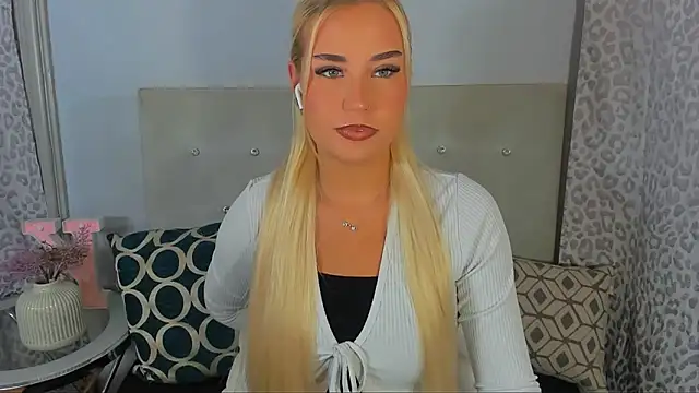 KristyHoney online show from June 6, 2:00 pm