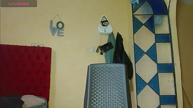 cristinamontiel online show from February 4, 2:10 pm