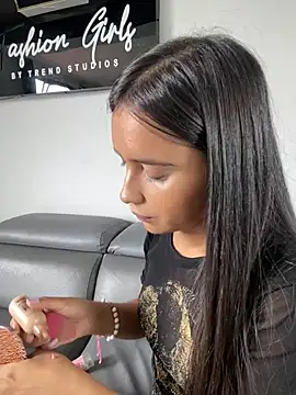 Snapshot of RoxyRoss_ chatting on February 1, 2:02 pm RoxyRoss online show from February 1, 2:02 pm