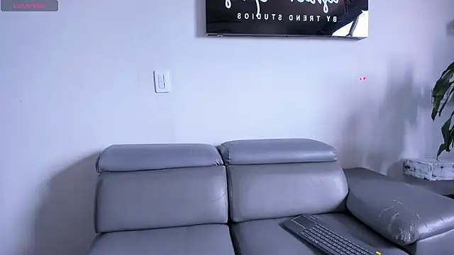 Snapshot of RoxyRoss_ chatting on March 22, 2:14 pm RoxyRoss online show from March 22, 2:14 pm