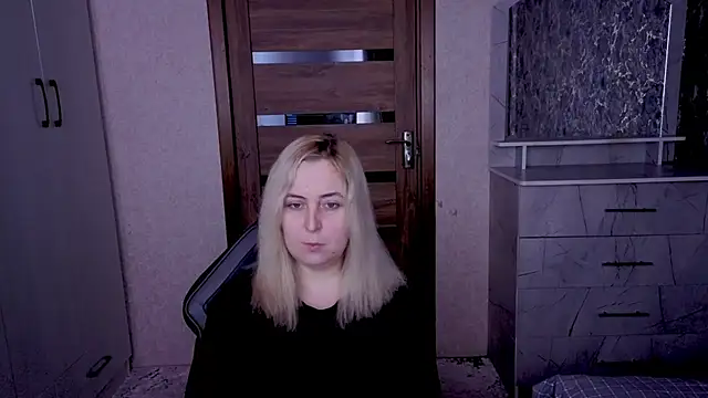 Kristy-Max online show from April 13, 8:25 pm