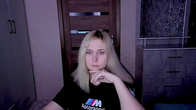 Kristy-Max online show from April 20, 8:43 pm