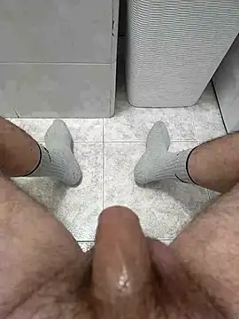 Snapshot of user_662 chatting on March 19, 5:39 pm user 662 online show from March 19, 5:39 pm