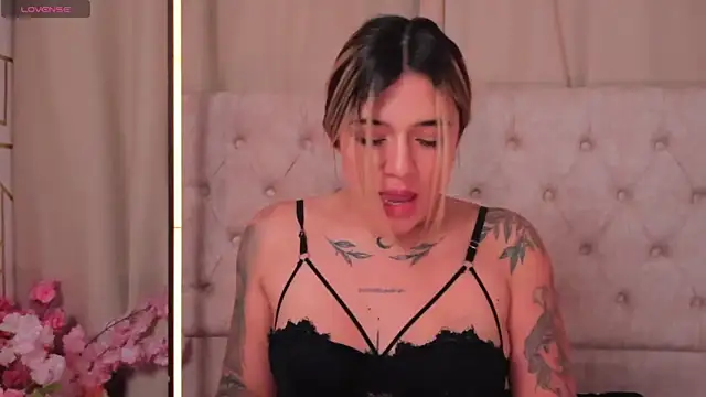 ashleyvalirya online show from February 21, 3:45 am