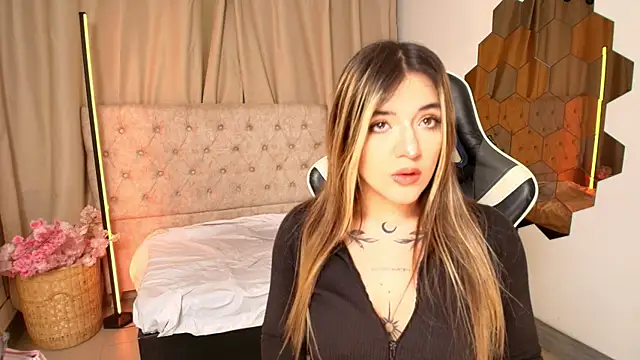 ashleyvalirya online show from March 21, 3:44 am