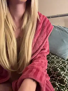 Snapshot of saskiapierce chatting on October 19, 12:33 am saskiapierce online show from October 19, 12:33 am