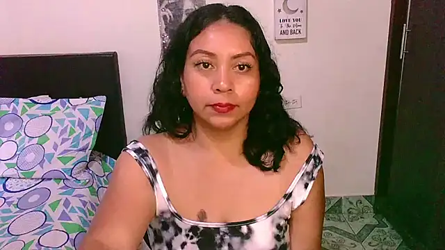 Snapshot of zaray_bella chatting on November 14, 9:46 pm zaray bella online show from November 14, 9:46 pm