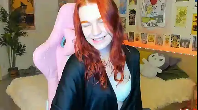 Snapshot of Sunny_Elly chatting on December 10, 5:39 am Sunny Elly online show from December 10, 5:39 am