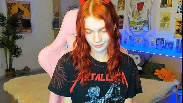 Snapshot of Sunny_Elly chatting on December 13, 5:49 am Sunny Elly online show from December 13, 5:49 am