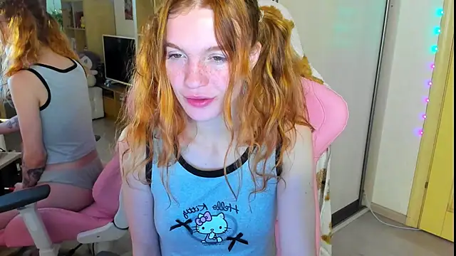 Snapshot of Sunny_Elly chatting on October 7, 8:33 am Sunny Elly online show from October 7, 8:33 am