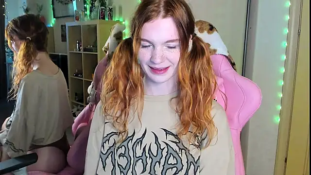 Snapshot of Sunny_Elly chatting on October 12, 8:24 am Sunny Elly online show from October 12, 8:24 am