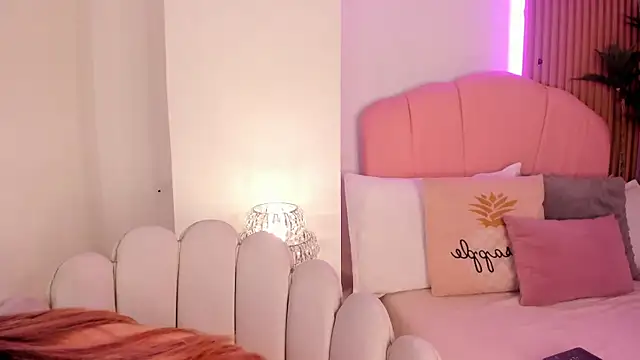 Victoria vallejo  online show from January 9, 11:35 am