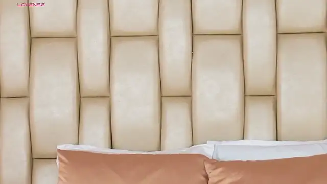 Alexa Miss online show from February 7, 8:23 pm