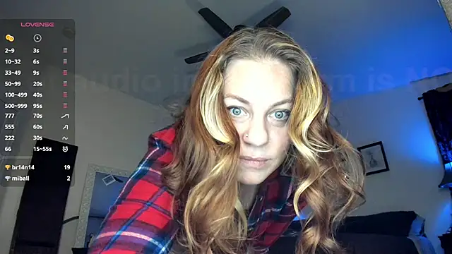 Snapshot of Peaches_N_Kreme chatting on March 4, 2:17 am Peaches N Kreme online show from March 4, 2:17 am