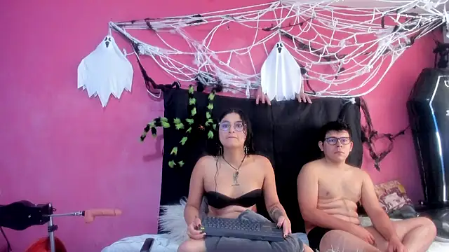 JustiinJazmin online show from October 3, 7:11 pm