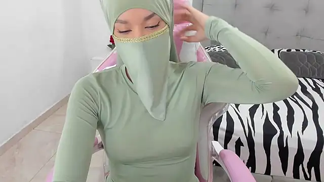 Hanaa latif online show from December 20, 3:42 pm