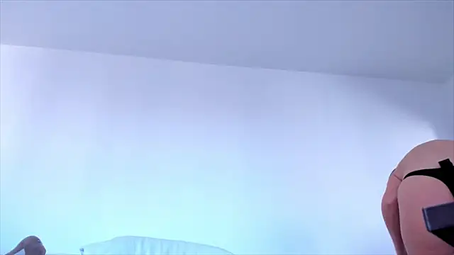 hornyemma   online show from January 13, 9:30 am