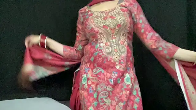 couple horne online show from April 12, 4:01 pm