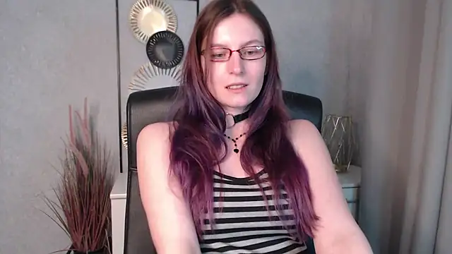 Snapshot of emmaxDelight chatting on December 6, 7:45 pm emmaxDelight online show from December 6, 7:45 pm