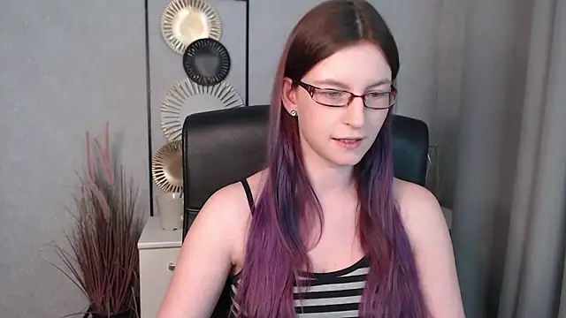 Snapshot of emmaxDelight chatting on December 7, 2:35 pm emmaxDelight online show from December 7, 2:35 pm