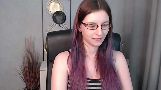 Snapshot of emmaxDelight chatting on December 7, 5:42 pm emmaxDelight online show from December 7, 5:42 pm