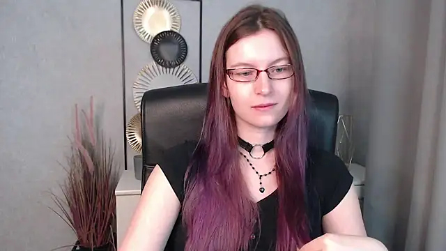 Snapshot of emmaxDelight chatting on December 9, 6:34 am emmaxDelight online show from December 9, 6:34 am